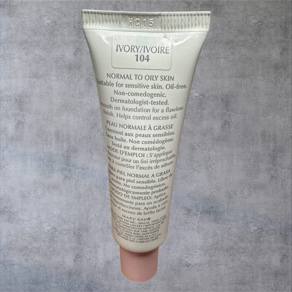 Mary Kay Medium-Coverage Foundation 1oz Ivory 104‎ New Pink Cap Liquid